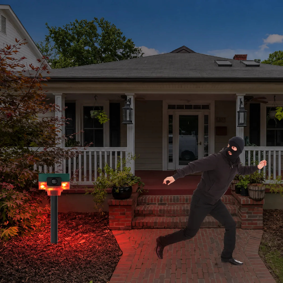 Wildlife Repeller Solar Powered Motion Sensor 360-Degree Coverage