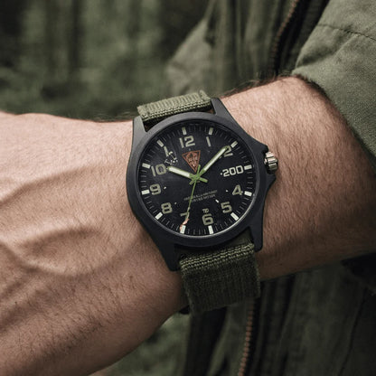 Wristwatch Shock-Resistant Illuminated Dial Splash-Resistant